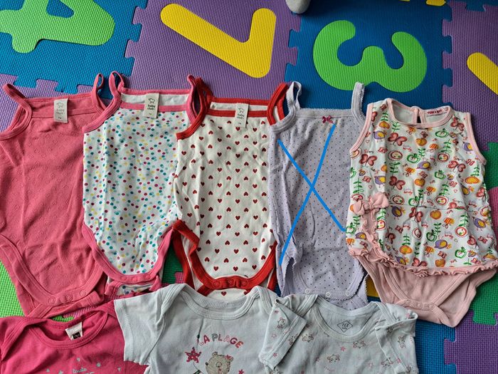 Lot de 10 bodies 12m - photo numéro 2