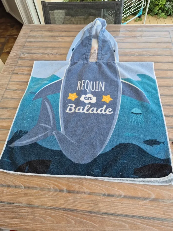 Cape de bain sortie de bain requin en balade