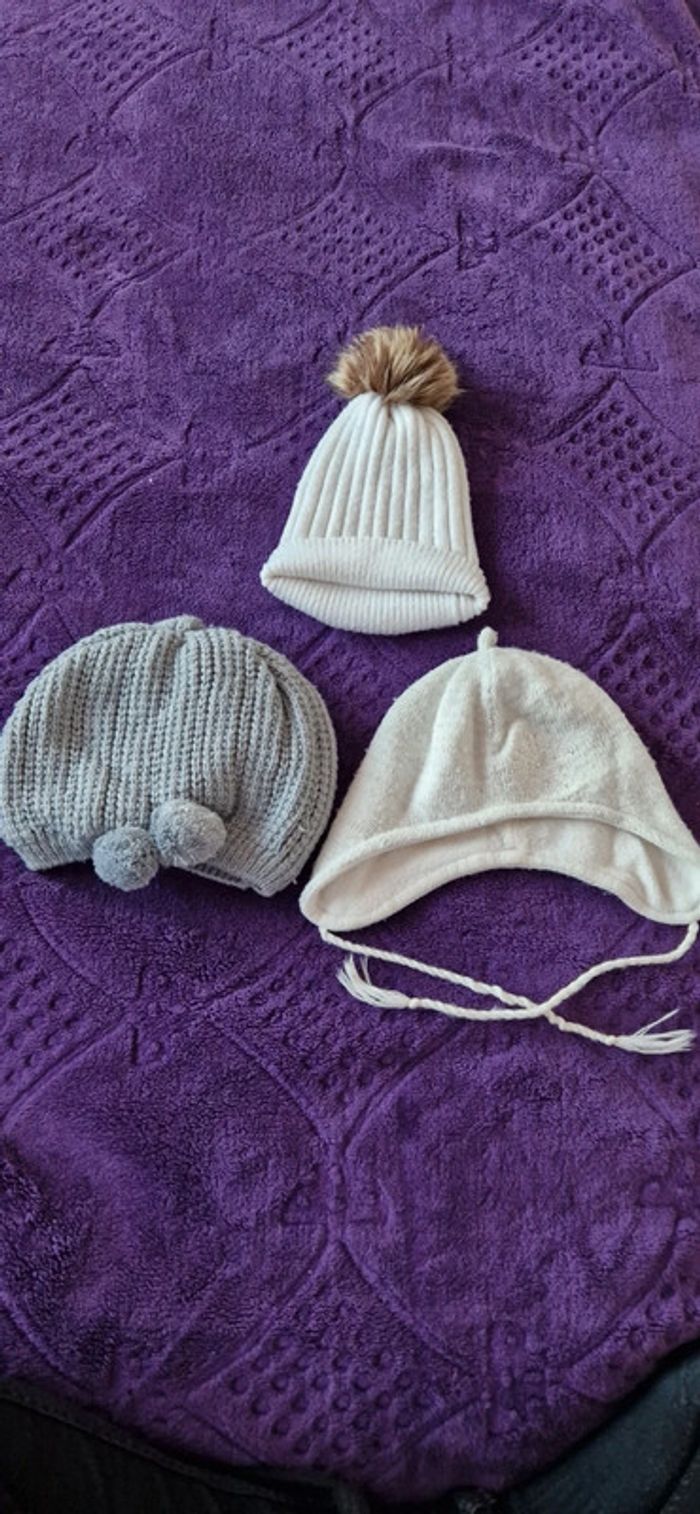 Lot de 3 bonnets pour fille 24 mois