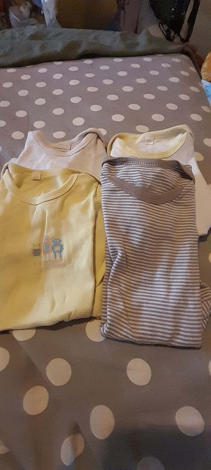 Lot body 18 mois