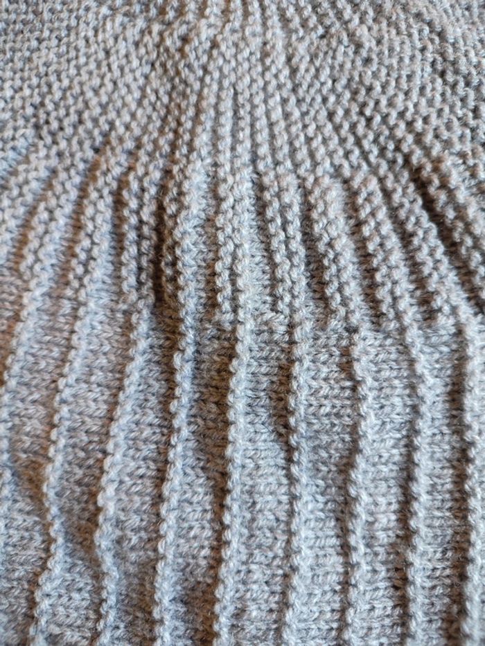 Gilet chaud gris neuf tricoté à la main 6M - photo numéro 3