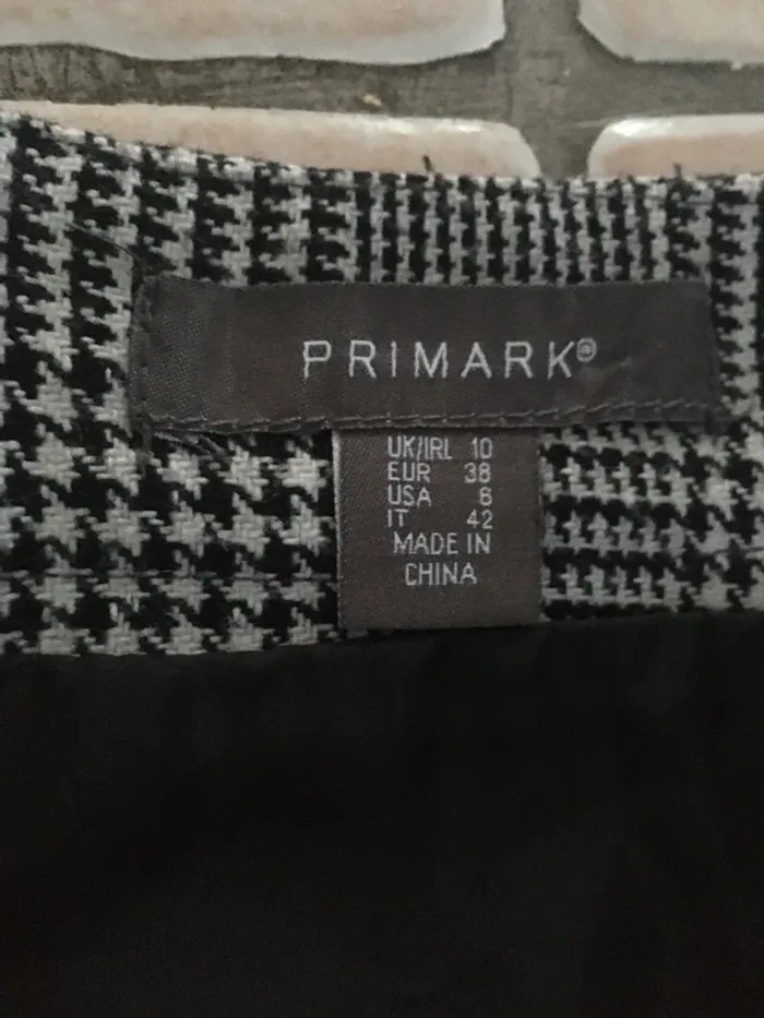 Magnifique jupe de chez Primark taille 38 en pied de poule en excellent état - photo numéro 3