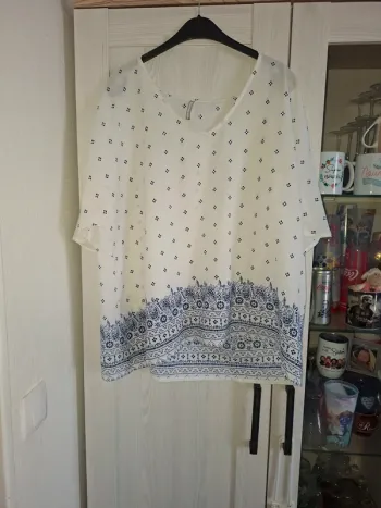 Tunique légère blanche motifs bleus