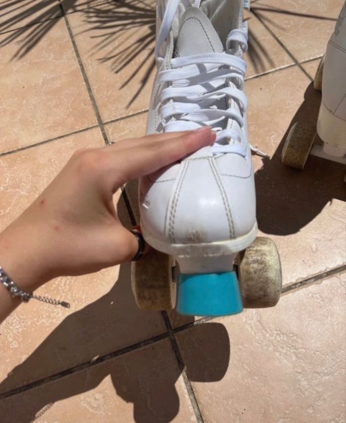 Patin à roulette blanc taille 40 de chez Amazon en bon état - photo numéro 5
