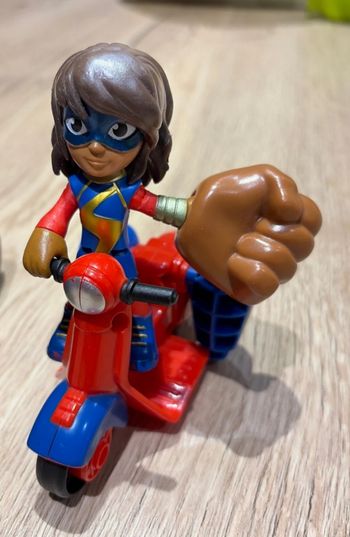 Figurine + véhicule Miss Marvel - Spidey et ses amis