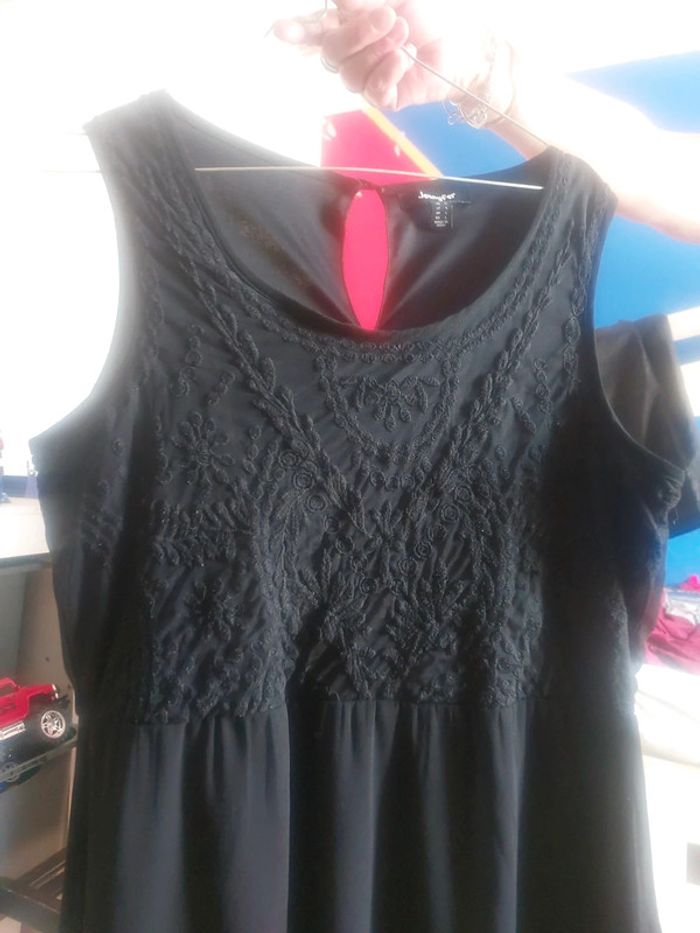 Robe noire - photo numéro 2