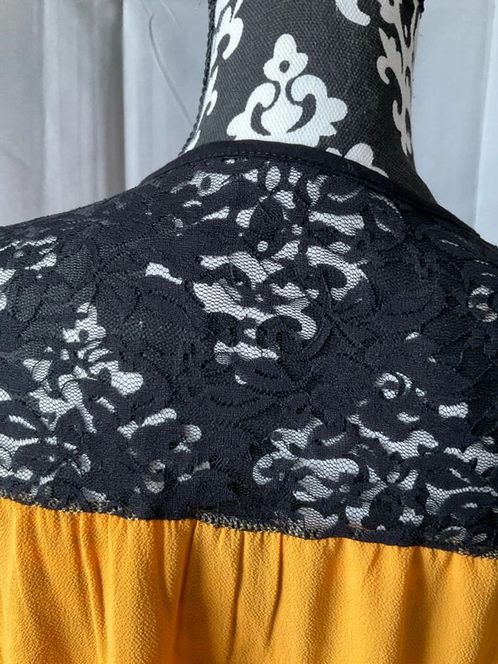 Blouse jaune moutarde haut dos dentelle noire neuve TU (n°27) - photo numéro 3