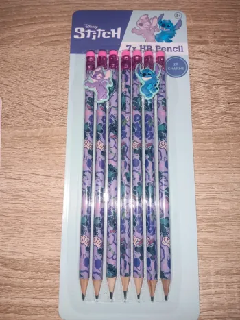 Lot de 7 crayons Disney Stitch avec charms