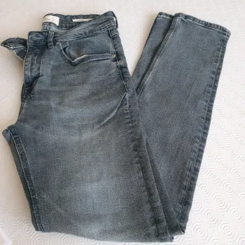 Jean Pull and Bear 38