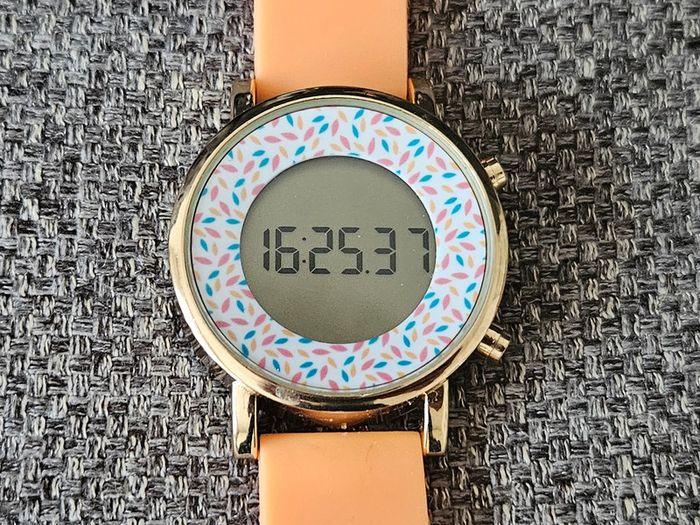 Montre digitale femme enfant PR-20-00670 silicone orange LCD podomètre silicone pile neuve chronomèt