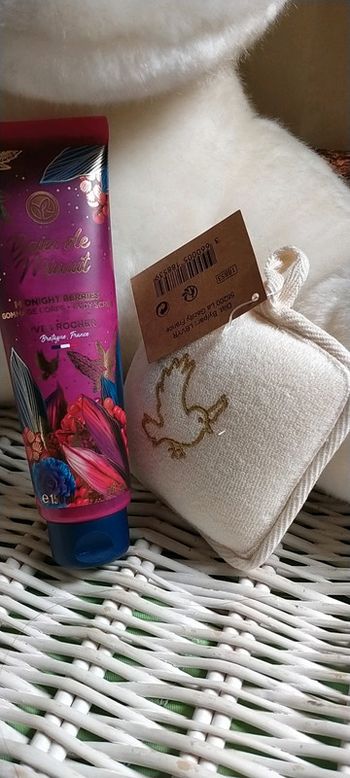 Gommage corps + éponge "Yves Rocher"