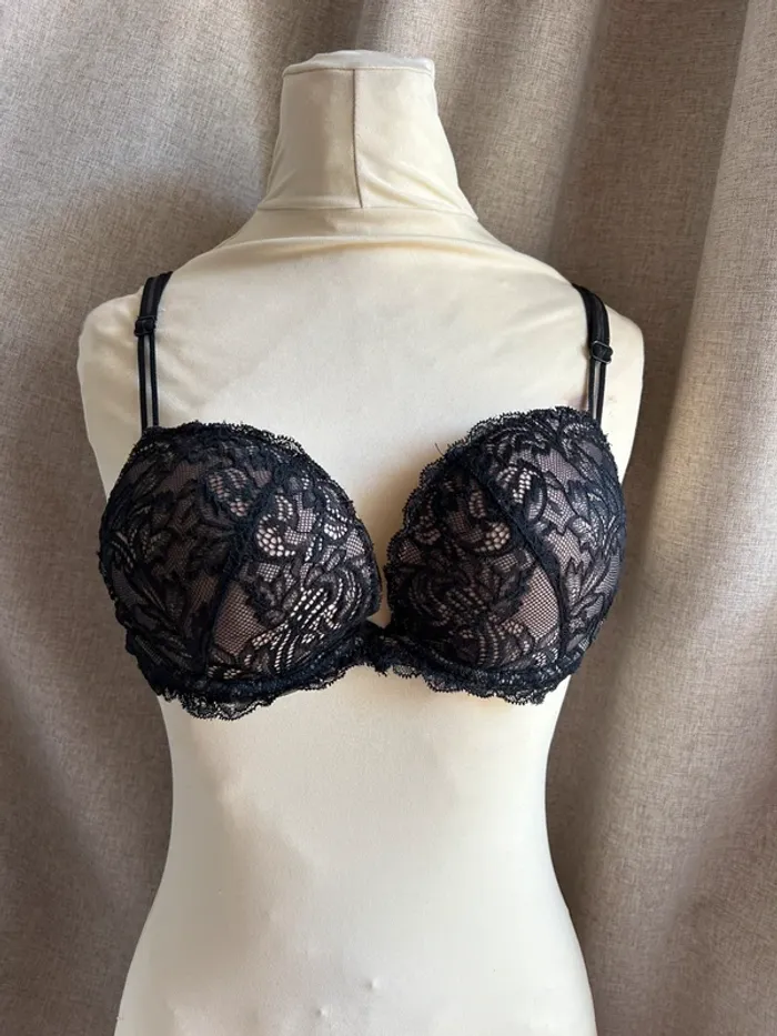 Soutien-gorge push-up noir en dentelle - photo numéro 5