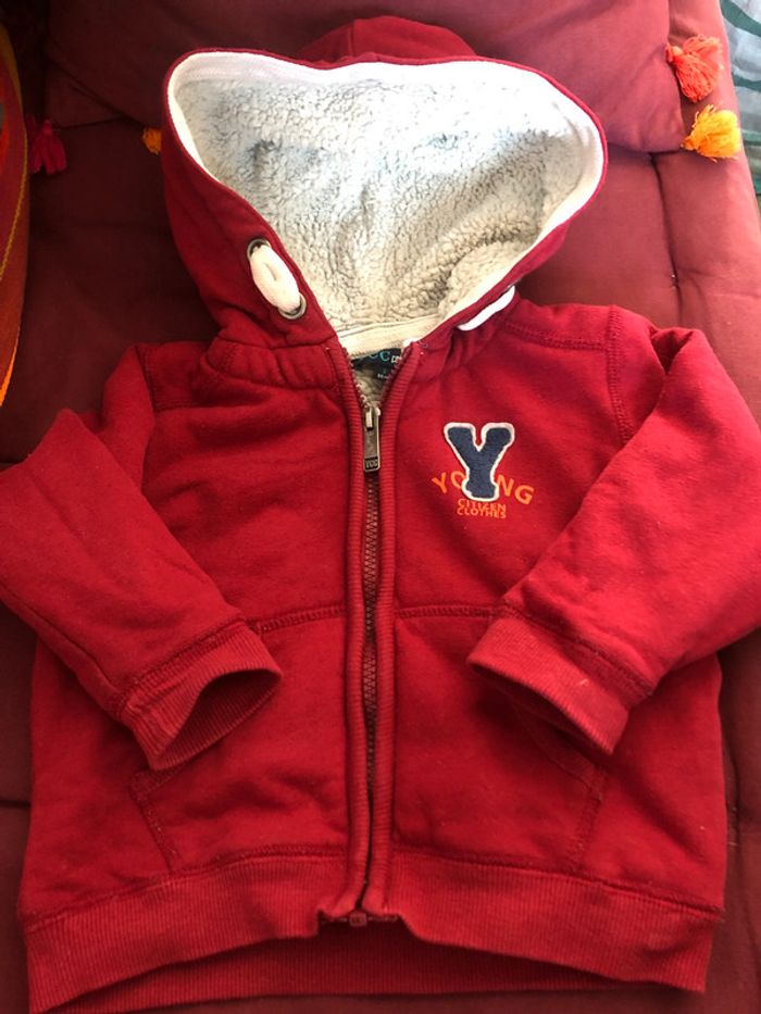 Gilet à capuche rouge 24 mois
