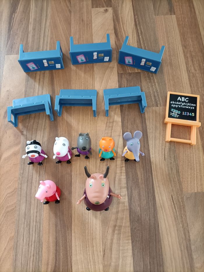 Peppa Pig à l'école - Salle de classe (Me Gazelle et ses 6 éleves) - photo numéro 5