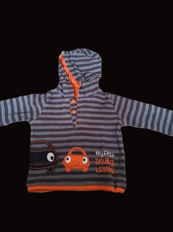 T-shirt manches longues avec capuche 12 mois