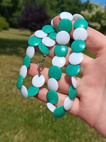 Collier vintage en plastique