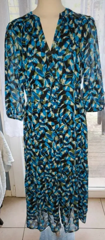 Robe longue manches transparentes