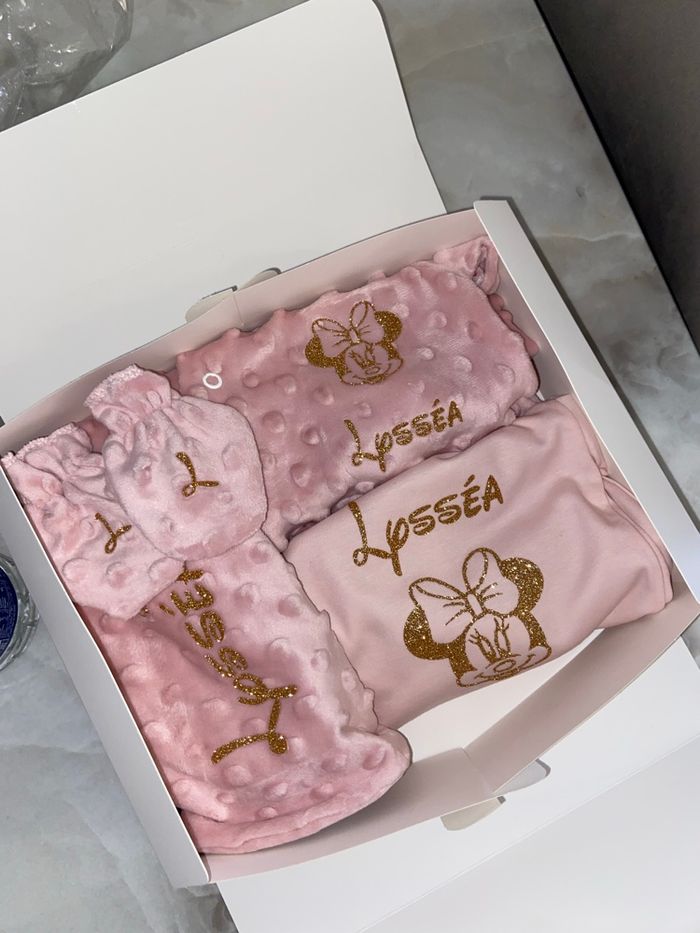 Coffret naissance bébé grenouillère body bavoir - photo numéro 2