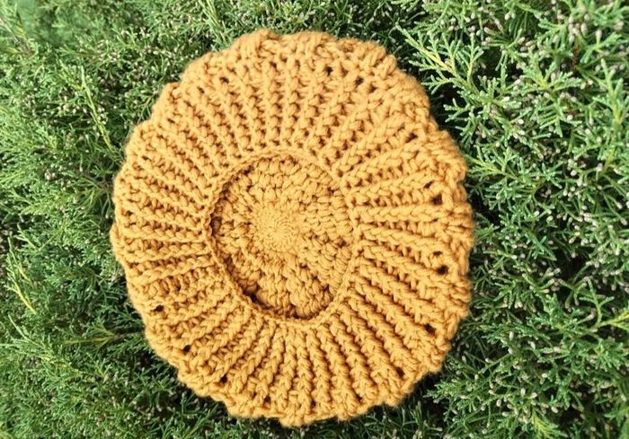 Bonnet Béret crochet couleur moutarde - photo numéro 8
