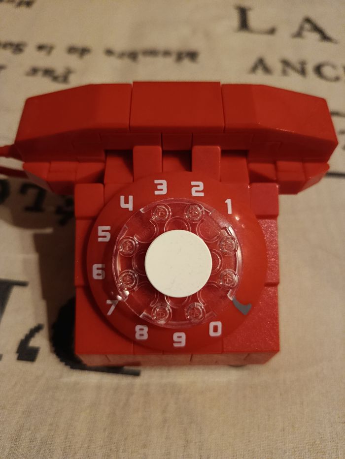 Capsule surprise max Retro - téléphone rouge