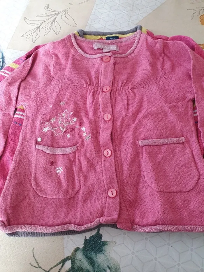 Lot de 2 gilets 6 mois. - photo numéro 3