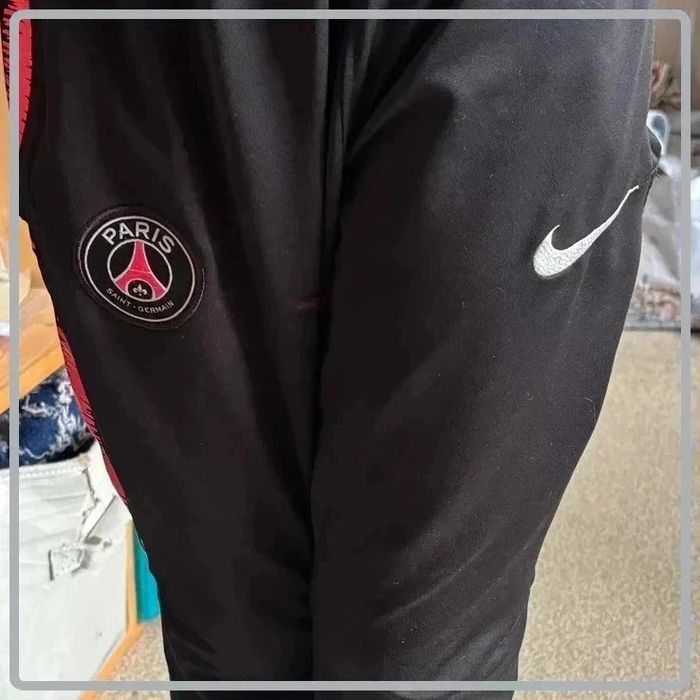 Jogging Nike psg taille 10-12ans parfait etat - photo numéro 2