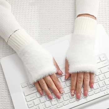 🤍 Mitaines blanches en fausse fourrure – Effet luxe & cocooning