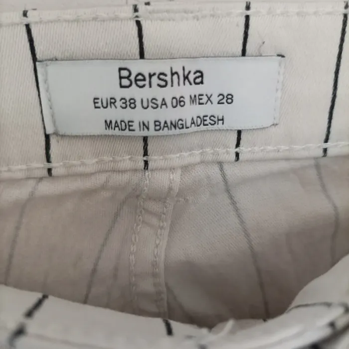 Pantalon 7/8 ème Bershka taille 38 - photo numéro 3