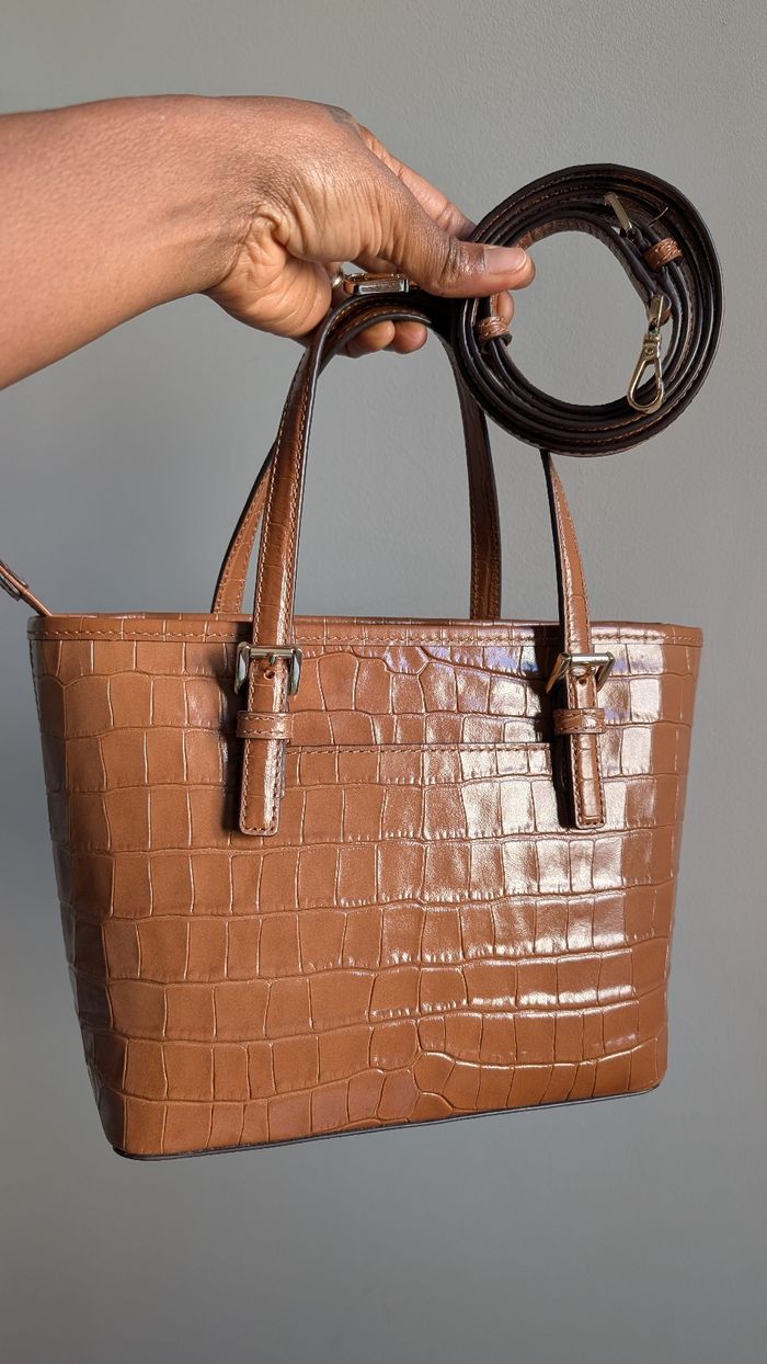 Magnifique petit sac Michael Kors en cuir marron façon croco authentique 🫶🏾