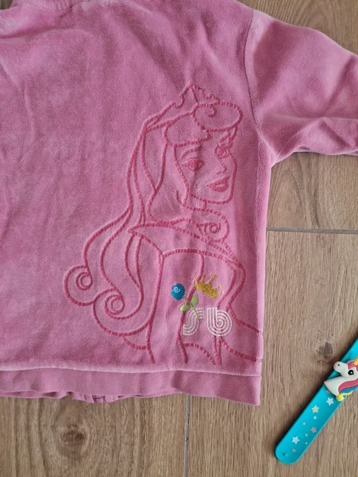 Sweat zippé princesses Disney 6 ans très bon état - photo numéro 5