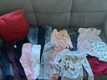 Lot de 17 articles vêtements fille 18/24 mois