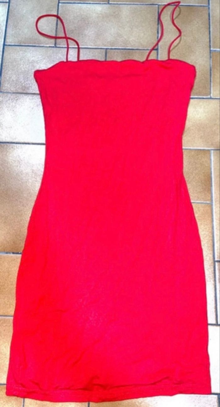 Belle robe rouge xs - photo numéro 3