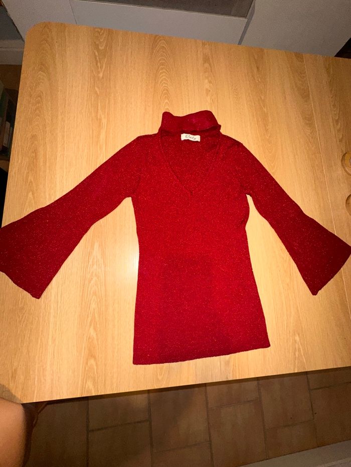 Pull rouge brillant col V
