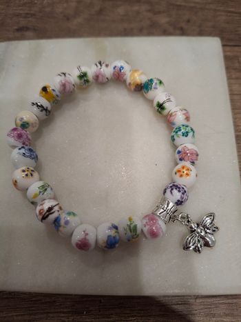 Bracelet élastique en perles de porcelaine 