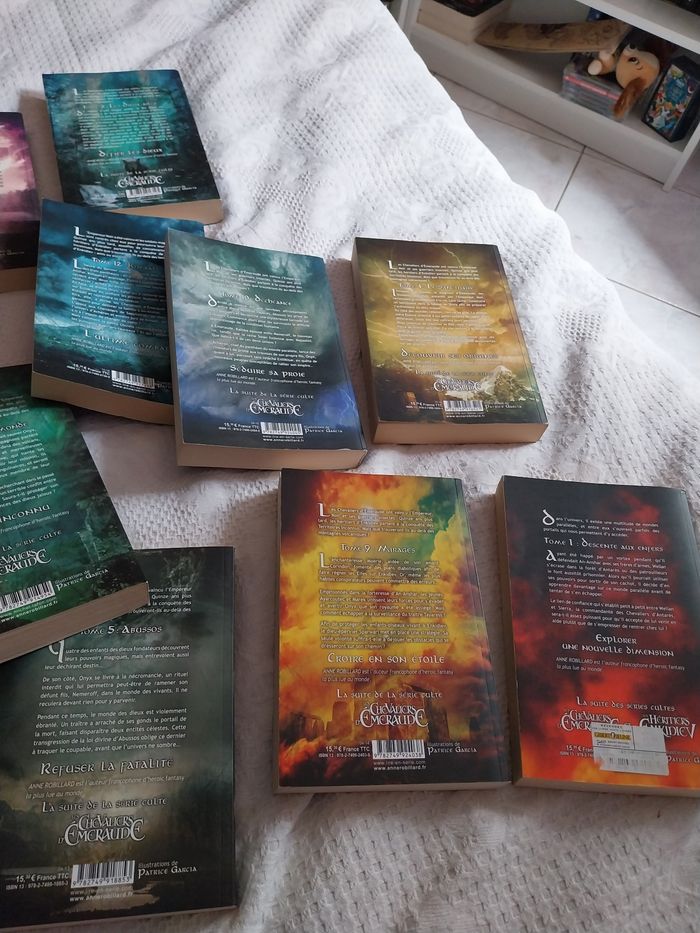 Romans Les Héritiers d'Enkidiev tomes 1 à 6 + 8 à 10 + 12 + Les Chevaliers d'Antarès 1 Anne Robillard - photo numéro 8