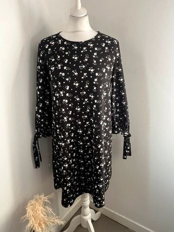 Robe noire à fleurs mango S
