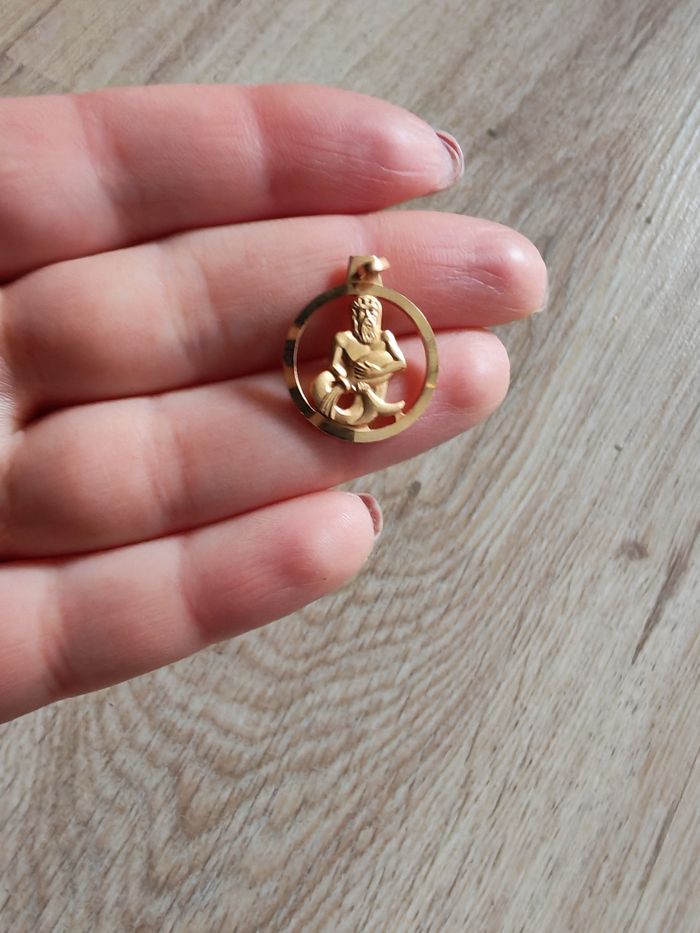 Pendentif doré signe zodiaque Verseau - photo numéro 3