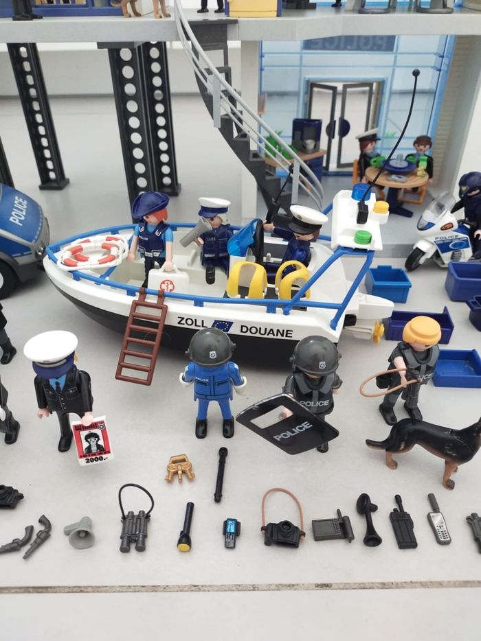 Gros lot playmobil thème police - photo numéro 2