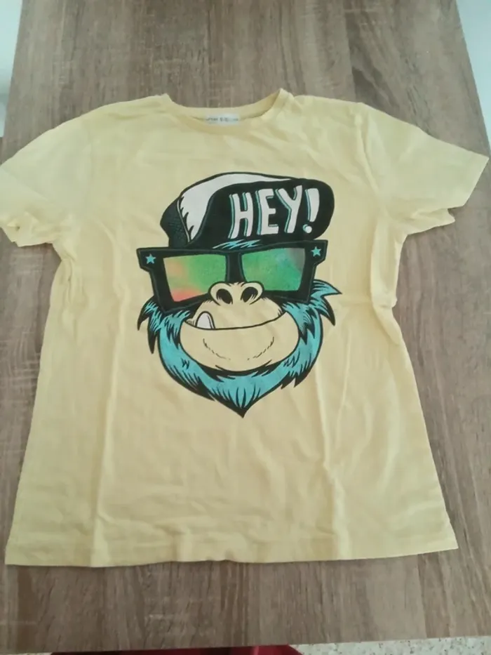 🌹tee shirt manche courte 9-10 ans 140cm🌹