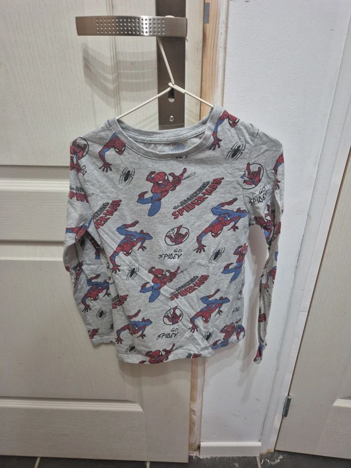 T shirt gris spiderman