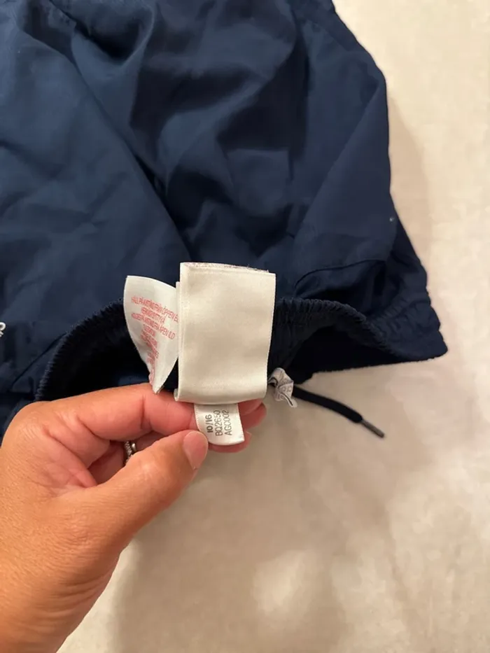 Short Adidas taille 9/10 ans 2 poches avec zip - photo numéro 10