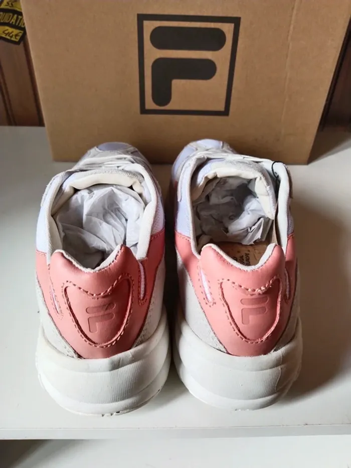 Superbe paire de baskets sneakers neuves marque Fila pointure 39 - photo numéro 6