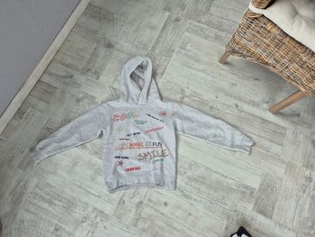 Sweat-Shirt à capuche  Taille 12 ans