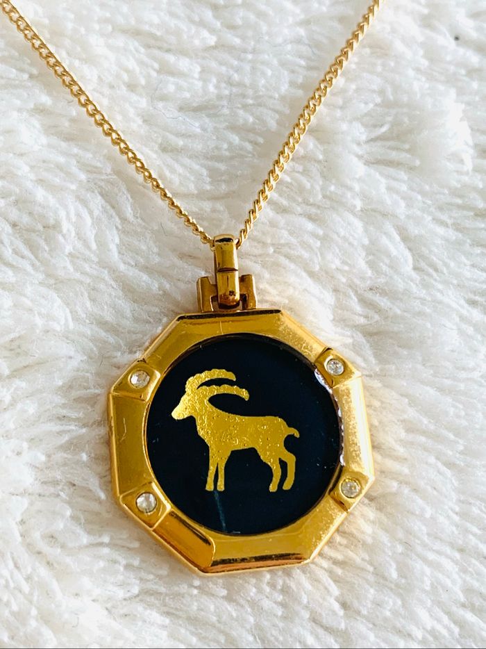 Collier doré Signe du zodiaque Capricorne