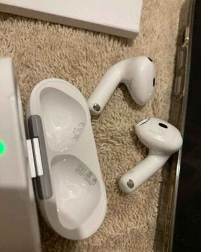 AirPods Apple - photo numéro 2