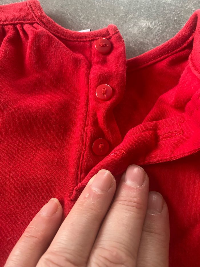 Très jolie Petit, à motifs et manches longues légèrement poloché taille 6 mois - photo numéro 8