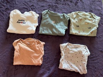 Lot de 5 bodies bébé garçon taille 9 mois KIABI
