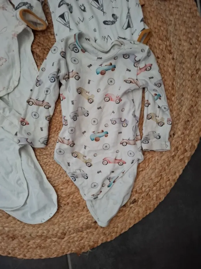 Lots de 4 bodys 24 mois - photo numéro 2