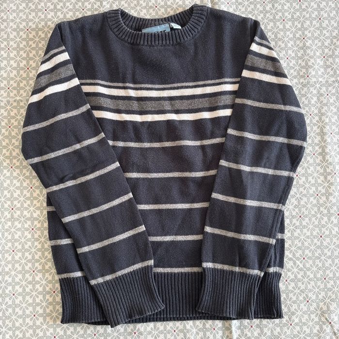 Pull marine rayé gris taille 5 ans