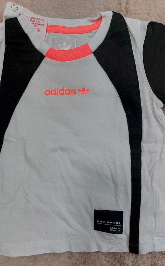T-shirt adidas 12/18 mois - photo numéro 3
